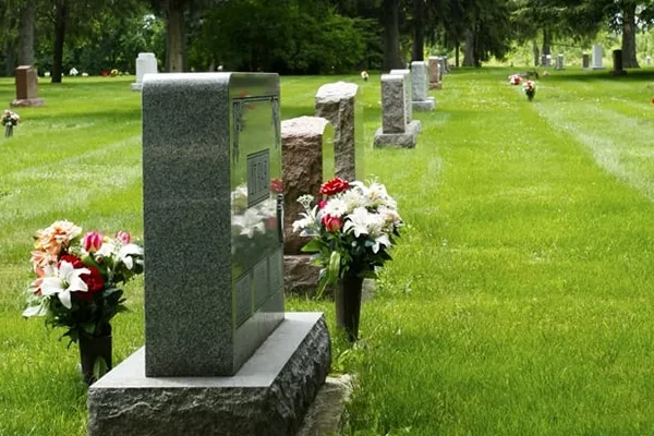 Photo of urn on lawn